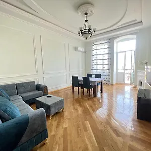 Апартаменты Luxury With View City Center 28may Street, Баку