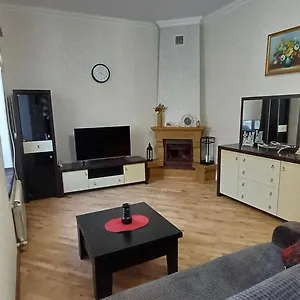 Апартаменты Spacious In Center, Near Nizami St, Fountain Square And Sahil Metro Station, Баку